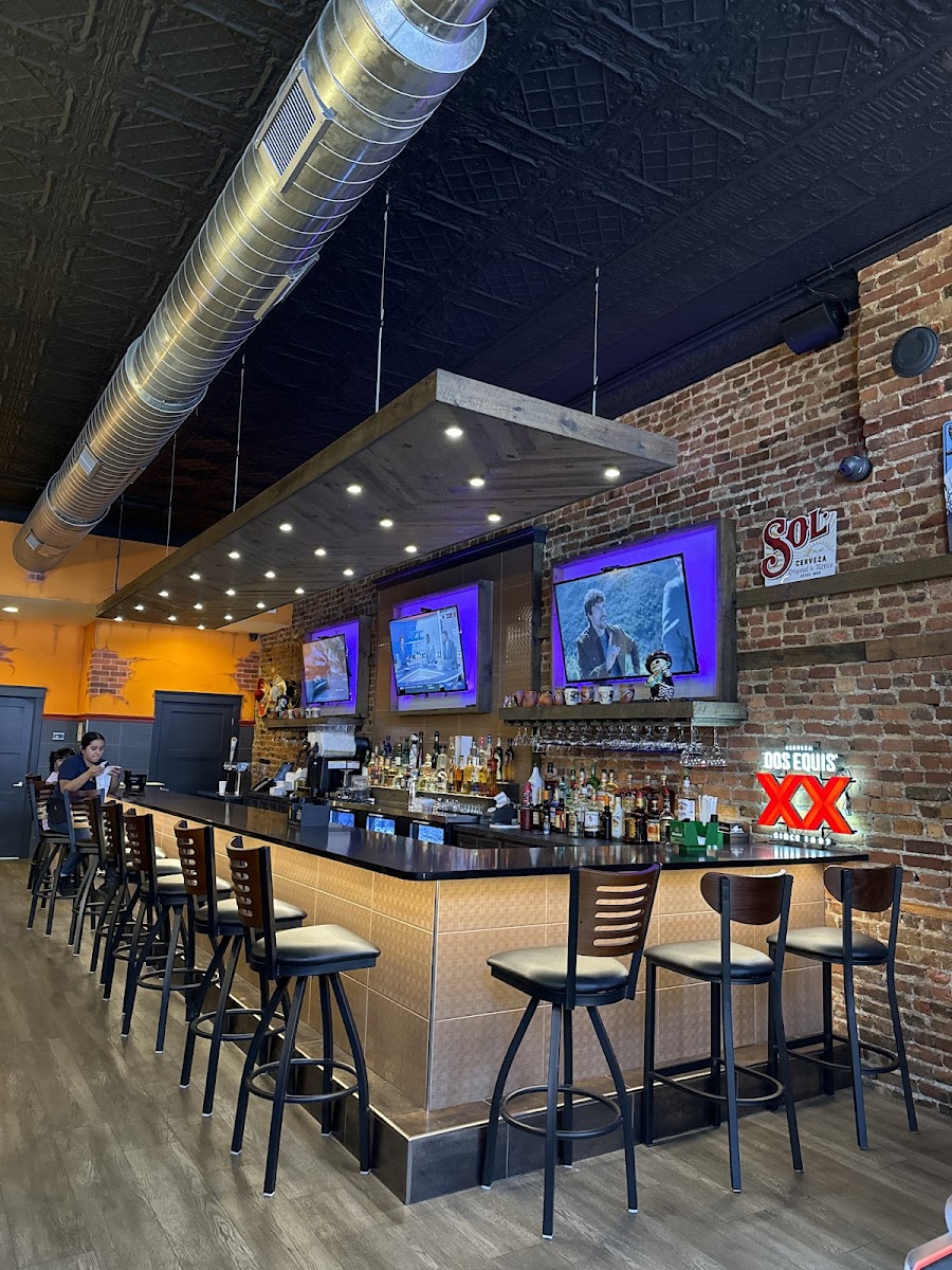 El Jarocho Bar & Grill